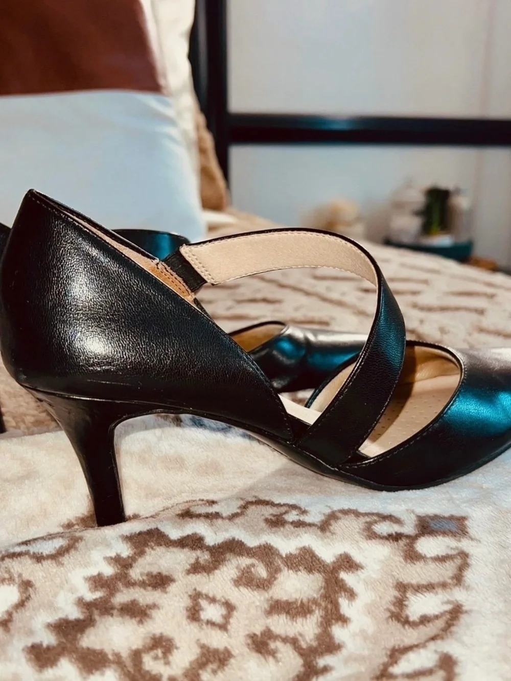 Source Unknown Black Diagonal-Strap Heels